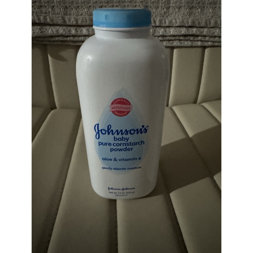 Johnson's Baby Powder Aloe & Vitamin E 15 oz Pure Cornstarch Vtg